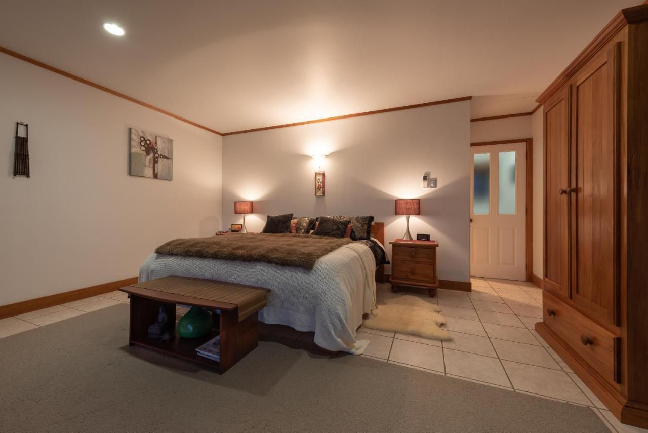 קאריקרי Puketotara Lodge מראה חיצוני תמונה
